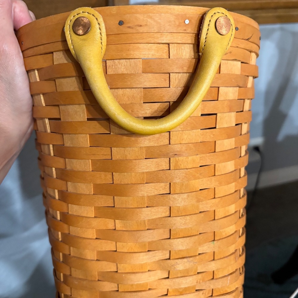 Longaberger 2001 Handwoven Tall Oval Basket Yellow Leather Handles USA 10.5x11" - Picture 4 of 13